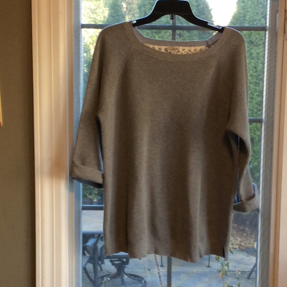 EUC Gray Avenue 3/4 Sleeve Pullover Sweater